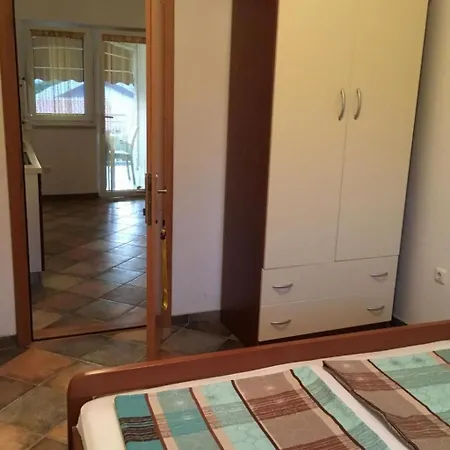 Pranic 2 By Interhome * ויר
